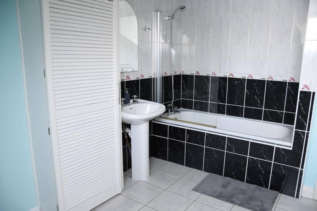 Whitehead Holiday Cottage * Whitehead